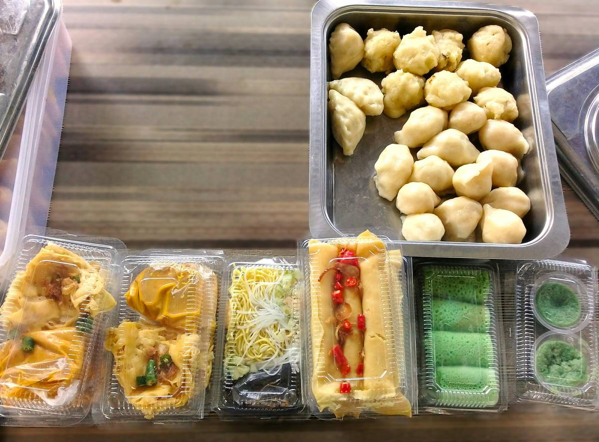 Reheated prepared meals shipped frozen served on plate with vibrant vegetables and clear steam rising